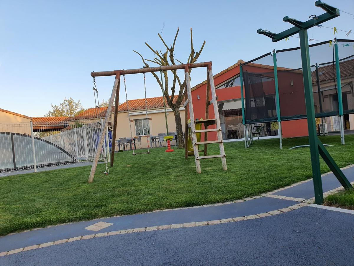 Chez Les J-Folais - 3 Kms Puy Dufou - Les Epesses Acomodação com café da manhã Exterior foto