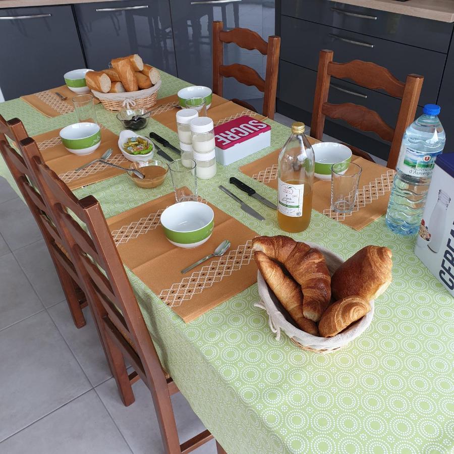 Chez Les J-Folais - 3 Kms Puy Dufou - Les Epesses Acomodação com café da manhã Exterior foto